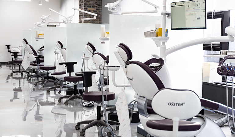 멀리서도 찾아오는 충주, 인플란트치과